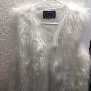 White fur vest that can fit many sizes